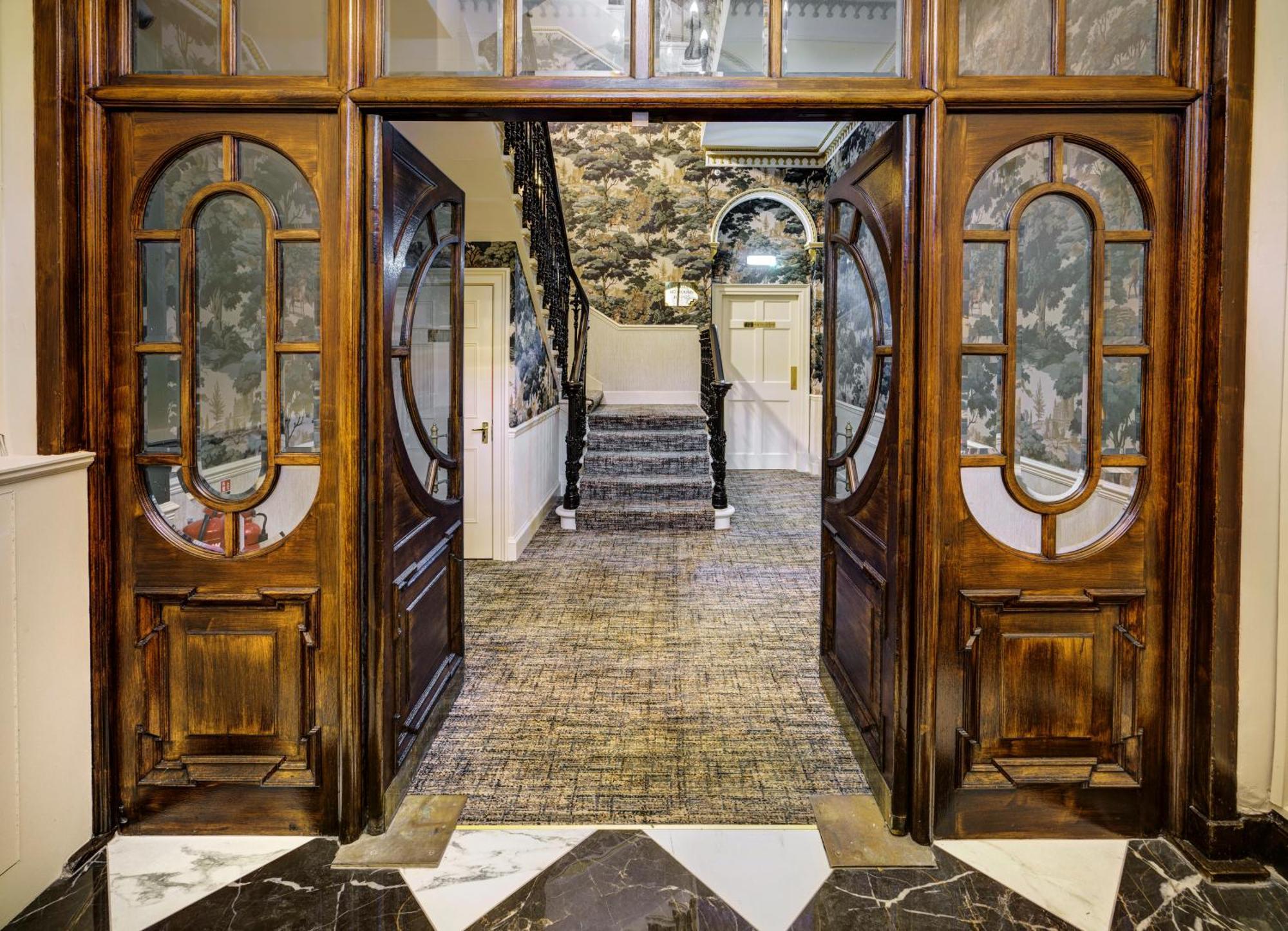New Town Hotel — Photos 2